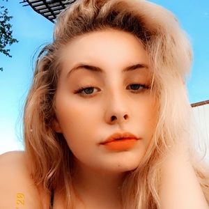 Meet your Posher, Abigail